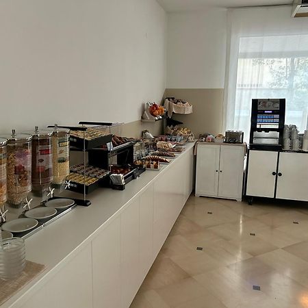 Hotel Massimo Риччоне Экстерьер фото