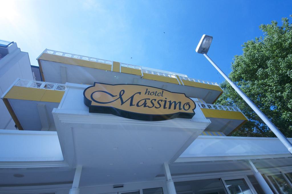 Hotel Massimo Риччоне Экстерьер фото