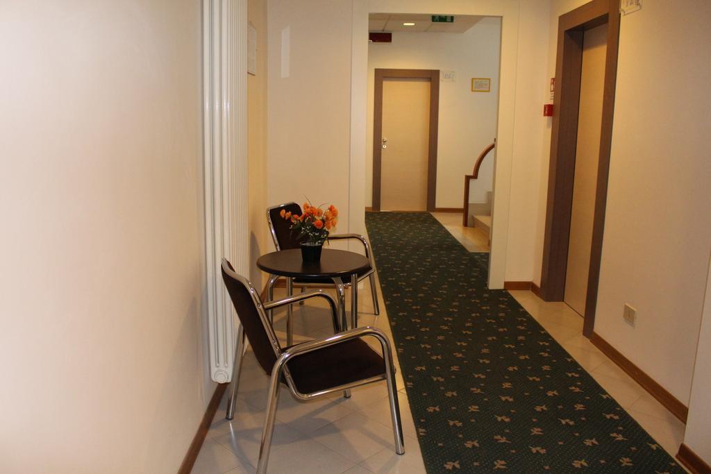 Hotel Massimo Риччоне Экстерьер фото