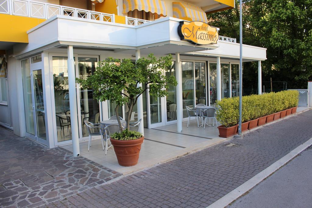 Hotel Massimo Риччоне Экстерьер фото