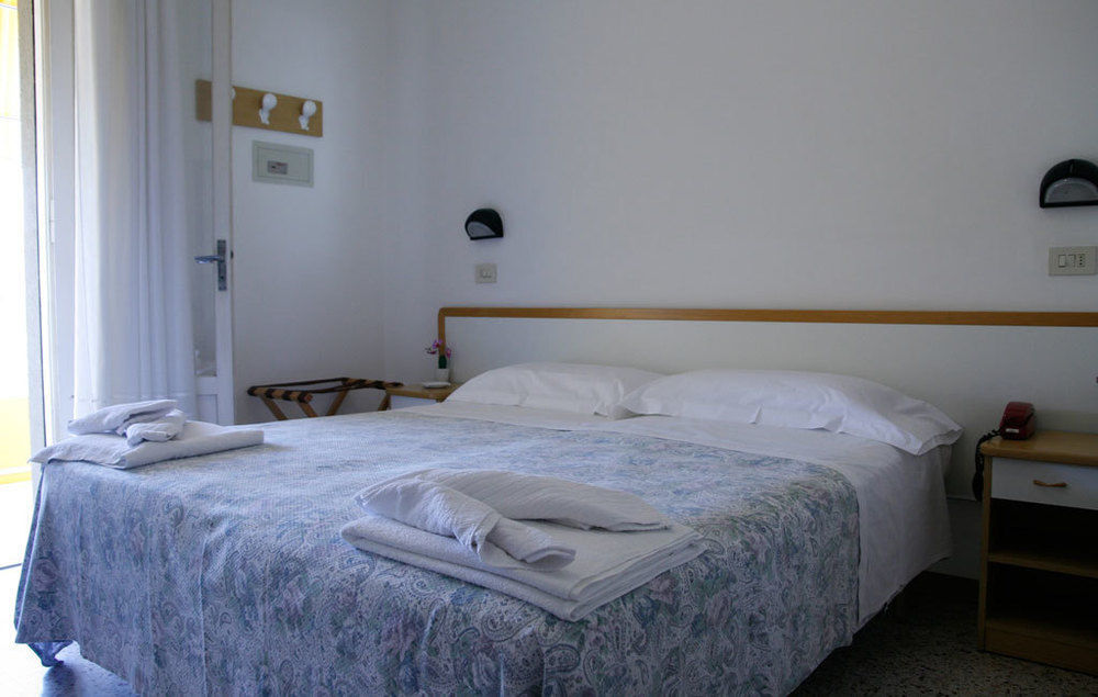 Hotel Massimo Риччоне Экстерьер фото